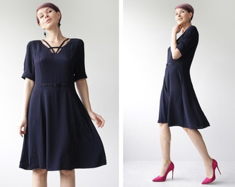 Robe midi finlandaise vintage bleu marine en viscose à manches courtes et longueur genou S