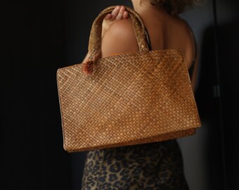 Vintage brown natural straw woven medium sized market beach tote basket bag