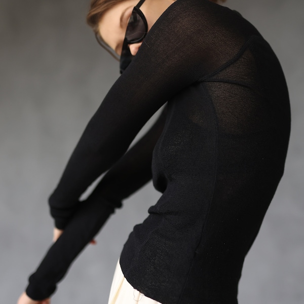 Haut pull ajusté à manches longues semi-transparent en tricot de soie noir vintage MARC JACOBS