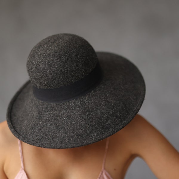 chapeau en feutre de laine gris vintage à large bord