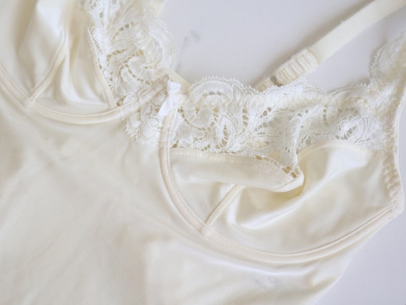 Vintage white semi sheer lace trim leotard bodysu… - image 5