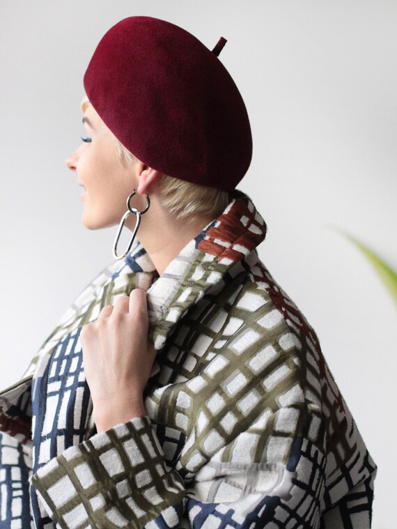 Vintage wine red wool felt round beret hat