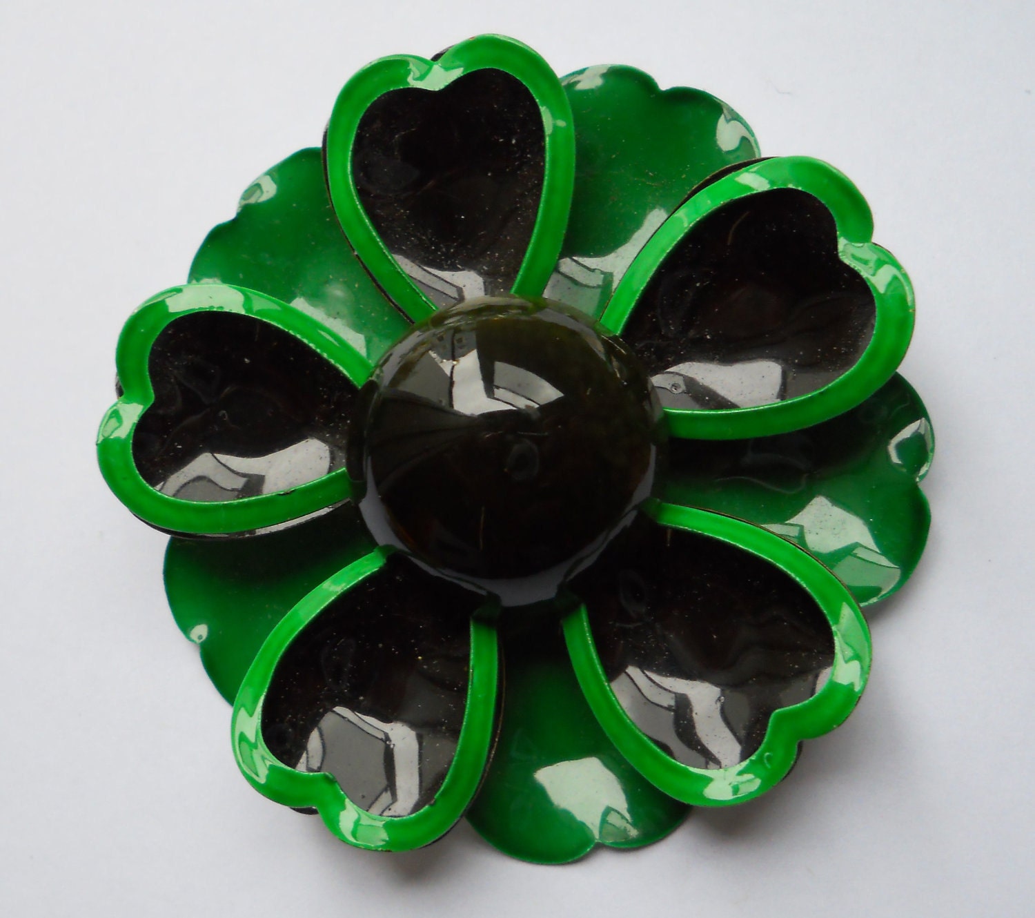 1960’s　green×black flower plastic　brooch Vintage Enamel Daisy Brooch Pin Green and Black Petals - Etsy