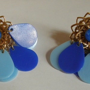 Mod 60s Dangle Chandelier Clip-on Earrings Blue Hard Plastic Mod 1960s Twiggy 60s Statement Earrings Clip Ons