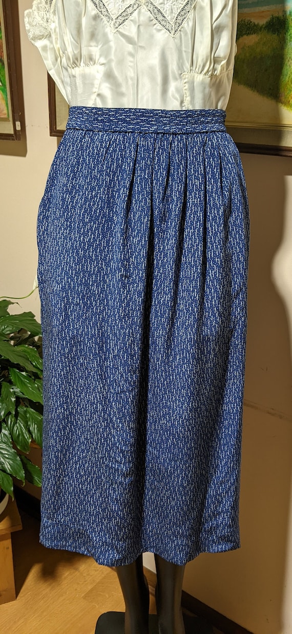 1980s Blue and White Dirndl Skirt Elastic Waist Li