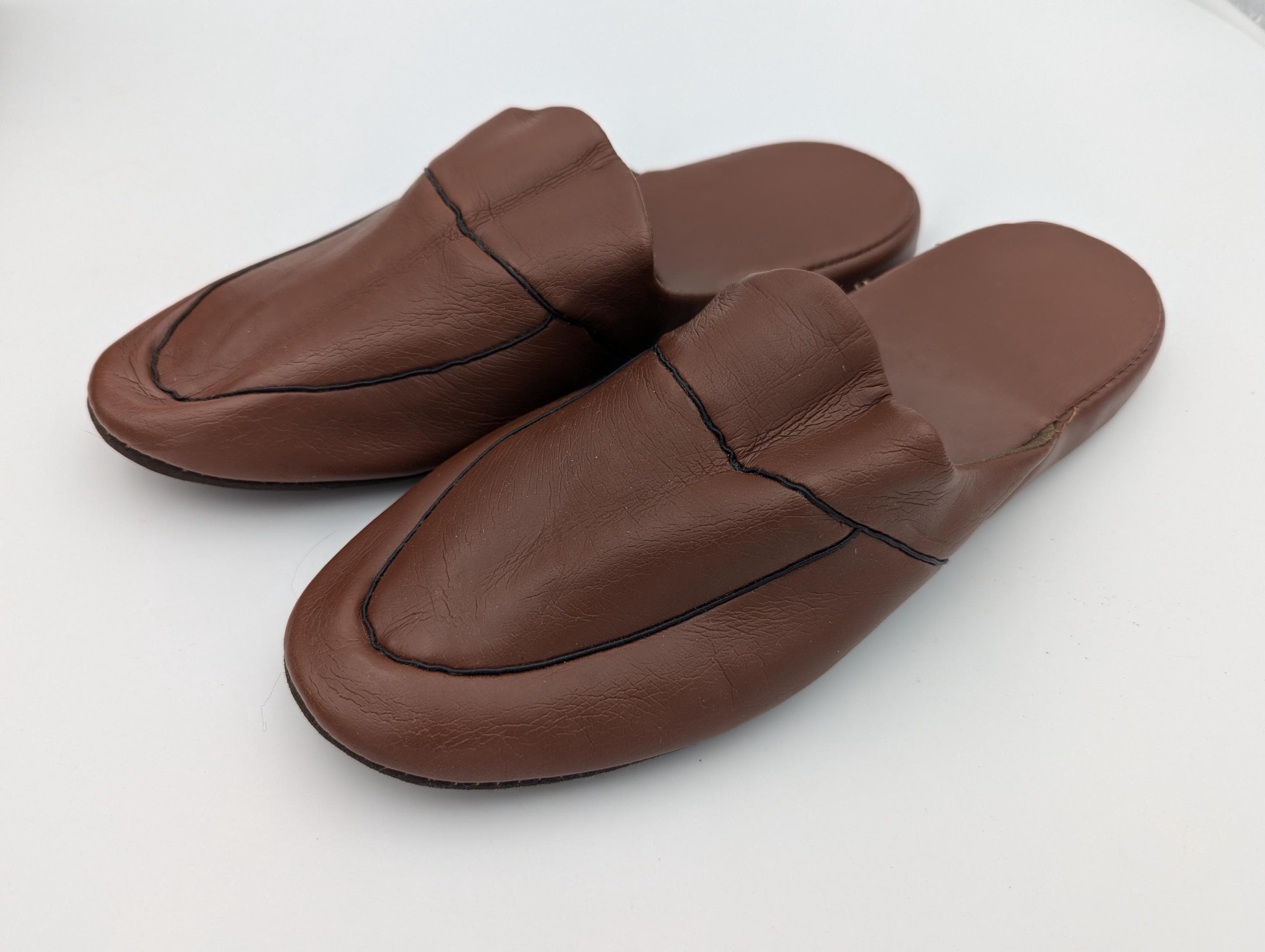 Vintage Vinyl Travel Slippers With Zip Case - Men display picture 3