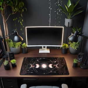 Alfombrilla de ratón de bruja, tapete de escritorio de luna mística, alfombrilla de ratón de estilo academia oscura, configuración celestial para gamers, decoración gótica de escritorio, tapete con estética mágica