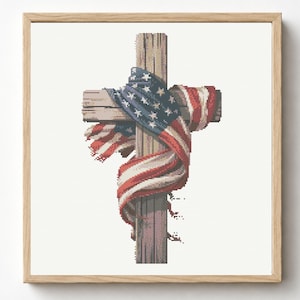 Puede incluir: Un patrón de punto de cruz que muestra una cruz de madera desgastada envuelta con una bandera estadounidense. La bandera presenta las icónicas franjas rojas, blancas y azules con estrellas blancas sobre un campo azul, alrededor de las vigas marrones.