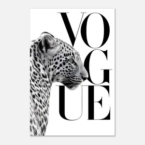Zeitloses Vogue Leopard Poster | Kultige Mode-Magazin-Wand-Dekor | Mutige Tierdruckästhetik | Moderne Schreibtisch Dekoration Bild 5