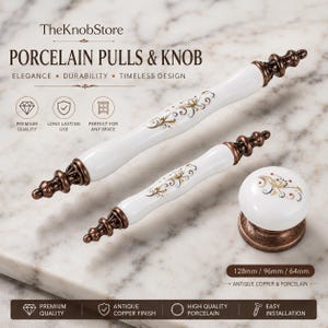 Op de afbeelding: Twee witte porseleinen kastgrepen en een ronde porseleinen knop met metalen uiteinden in antieke koperkleur. De grepen en knop hebben een delicaat goud en zwart bloemmotief. Tekst bevat TheKnobStore, PORCELAIN PULLS & KNOB en 128mm / 96mm / 64mm.