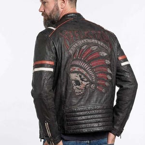 Giacca in pelle da uomo con teschio ricamato, cappotto da motociclista vintage, patchwork sul retro con capo indiano, streetwear nativo americano / Velcrix