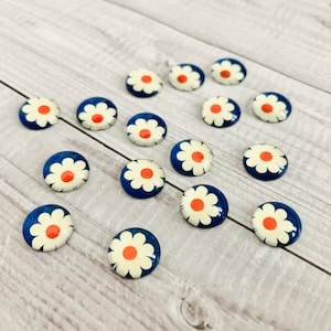 10 White Flower Photo Glass Dome Cabochon/ Flower Power/ Groovy Flower Glass Dome/ Jewelry Supplies/ 12mm