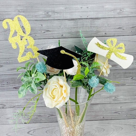 Graduation cap best sale centerpiece ideas