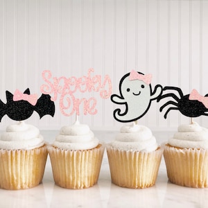12 個の不気味なカップケーキ トッパー、かわいいクモ、ゴースト、コウモリ、ピンクと黒、女の子のハロウィン誕生日パーティー、ハロウィン 1 歳の誕生日、ハッピー ブーデー