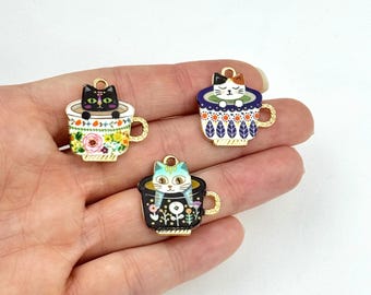 2 dijes de gato en taza de té / Dijes de gato lindo esmaltado con taza de flores / Materiales para hacer joyas / Gato negro / Materiales para hacer joyas DIY / Colgantes únicos