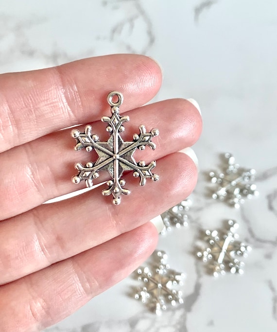 4 Snowflake Charms/ Christmas Pendant/ Silver Snowflake Jewelry/ Winter/  Jewelry Making Supplies 