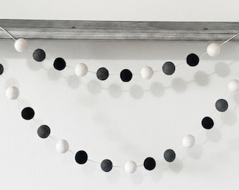 Black, White And Gray Felt Ball Garland/ Neutral Halloween Garland/ Modern Fall Decor/ Monochrome Banner/ Nursery Decoration/ Mantel Decor