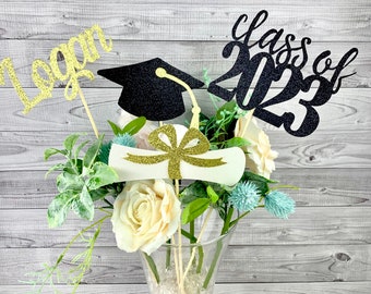 Centros de mesa de graduación 2026, birrete, clase de 2026, diploma, etiqueta de nombre personalizada, recortes, decoración para fiesta de graduación, 4 piezas