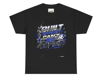 Camiseta "Built Different Can't Be Copied" | Streetwear com estampa gráfica, estilo retrô de quadrinhos