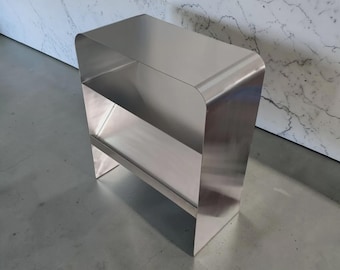 Mesita auxiliar de acero inoxidable con revistero / Mesita de noche moderna / Mesa auxiliar minimalista / Muebles de metal contemporáneos