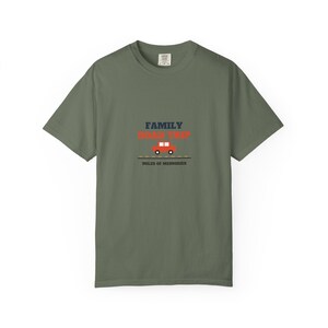 Personalisiertes Familien-Roadtrip-Shirt | Individuell gestaltetes Partner-Shirt mit Namen, Jahr und Reiseziel Bild 4