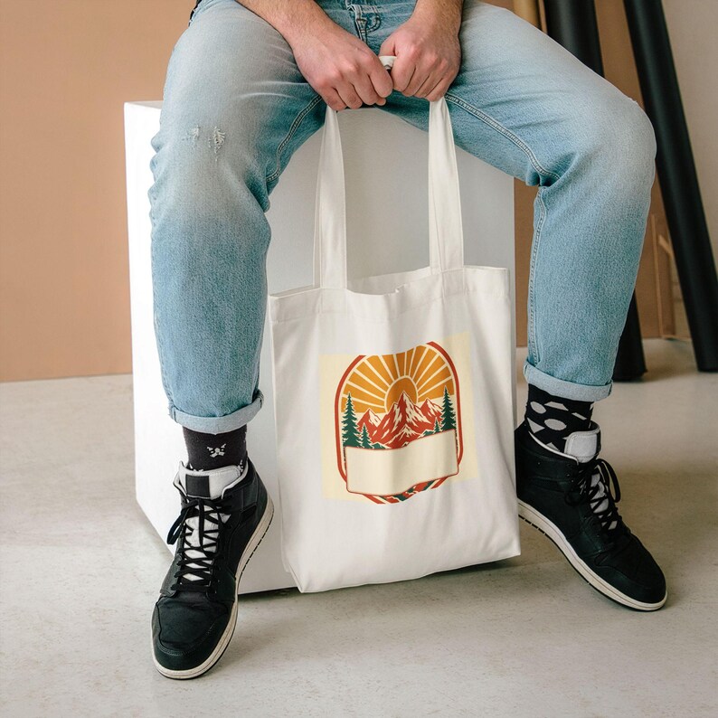 Personalisierte Tragetasche für Familientreffen in den Bergen, mit Familiennamen und Jahr bedruckbar, Geschenk für Familientreffen, Reisetasche mit Bergmotiv, Erinnerungsstück für Familientreffen Bild 5