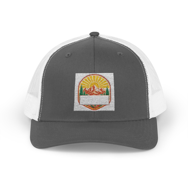 Mountain Reunion Trucker Hat Personalized | Custom Family Name, Year & City afbeelding 1