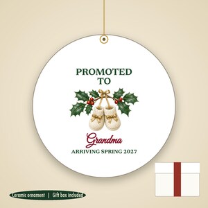 Promoted to Grandma Ornament 2026, Pregnancy Announcement Christmas Gift Personalized bild 1