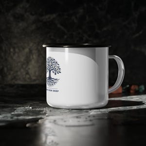 Taza personalizada para reunión familiar, taza de café esmaltada con el lema "Raíces profundas", regalo personalizado para la reunión familiar de 2026, recuerdo de la reunión familiar, taza para acampar. imagen 5