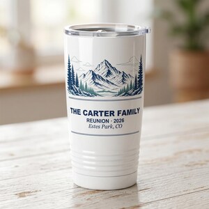 Vaso personalizado para reunión familiar de 20 oz, vaso de viaje personalizado con el nombre Mountain 2026 imagen 1
