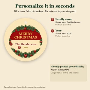 Adorno navideño clásico de acebo, Feliz Navidad, Nombre de la familia, Cerámica roja y dorada 2026 imagen 3