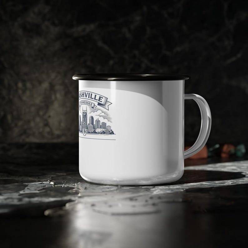 Tazza per la riunione di famiglia di Nashville 2026, regalo personalizzato per la riunione di famiglia in Tennessee, tazza da campeggio smaltata personalizzata, tazza da viaggio per caffè ricordo del viaggio in famiglia immagine 2