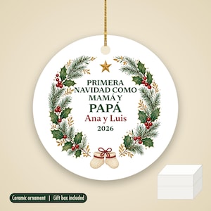 Primera Navidad Como Mama y Papa Ornament 2026, Spanish New Parents Names Ceramic Keepsake, Regalo Bebe image 1