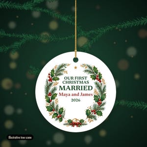 Adorno navideño "Primera Navidad de casados ​​2026", recuerdo de cerámica personalizado con los nombres de la pareja, Sr. y Sra., regalo de boda para recién casados. imagen 6