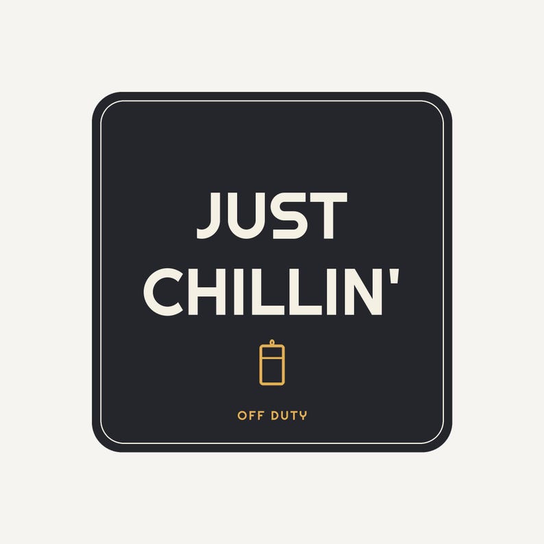 Funda enfriadora de latas de cerveza "Just Chillin" divertida, regalo ideal, soporte para bebidas relajante para fiestas, enfriador de barbacoa de verano para él, recuerdo de fiesta único imagen 3
