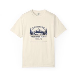 Camiseta personalizada para reunión familiar 2026, camiseta de montaña con nombre personalizado, regalo de vacaciones para grupos, recuerdo de excursión de verano, ropa de viaje a juego para hermanos. imagen 3