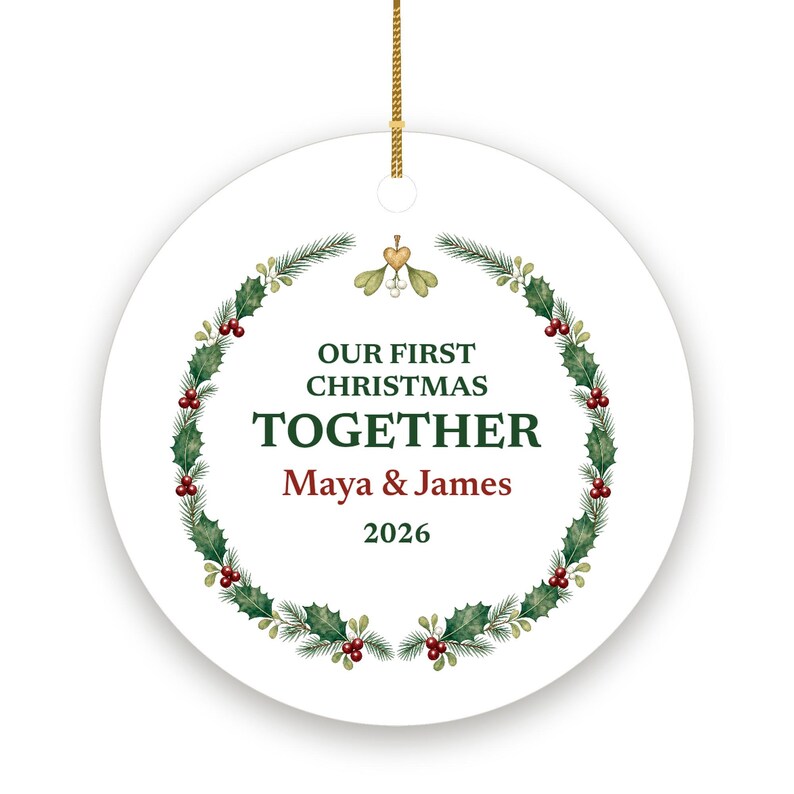 Our First Christmas Together Ornament 2026, Personalized Couple Names Ceramic Keepsake, Boyfriend Girlfriend Gift imagem 2