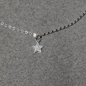 母の日ギフト、小さなスターリングシルバーのスターCZネックレス、繊細なスターペンダントネックレス、キラキラ輝くスターペンダント