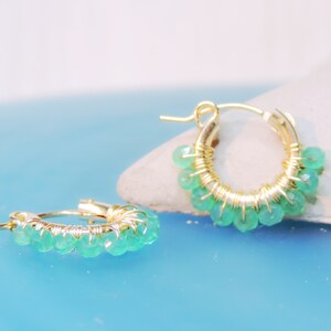 Créoles en onyx vert, petites créoles, Créoles vertes, Or et vert, Onyx, Cadeau pour elle, Créoles en or rempli, Boucles d'oreilles sur fil