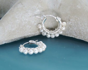 Örhängen i sterlingsilver med pärlor, små örhängen, pärlörhängen, brudörhängen, sötvattenspärlor, present till henne