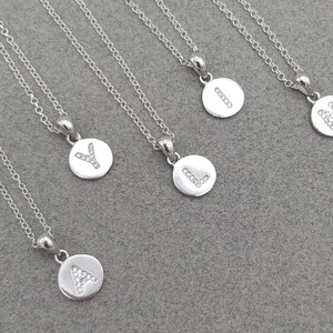 Muttertagsgeschenk, erste Halskette, Sterlingsilber Brief Halskette, Brautjungfer Hochzeitsgeschenk, erste Zirkone besetzt, erste Disc Halskette