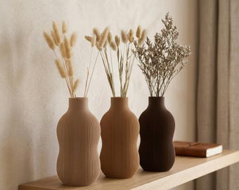 Minimalist Ribbed Vase, Matte Sculptural Vase for Dried Flowers, Modern Shelf Decor, Japandi Home Decor, Neutral Decor Gift