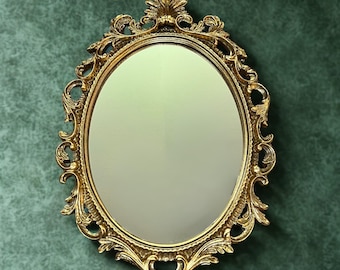 Espejo ovalado dorado ornamentado de estilo rococó / Espejo decorativo de pared dorado
