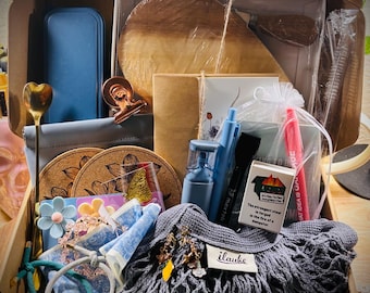 Small Mystery Scoop Box | 3 Scoops, 2 curator choice items and 1 special item