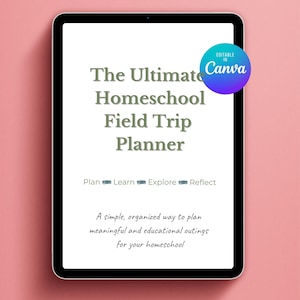 Può includere: Un tablet digitale che mostra un documento intitolato The Ultimate Homeschool Field Trip Planner. Il testo include Plan, Learn, Explore, Reflect e una descrizione sulla pianificazione di gite educative. Un badge blu riporta Editable in Canva.
