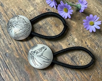Fermagli per capelli vintage in argento sterling con concho a forma di cavallo western, incisi a mano, stile nativo americano.