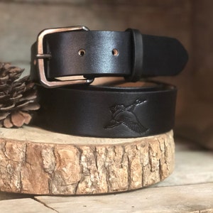 Custom leather belt with Flying Ducks, in full-grain leather Great gift handcrafted personalized name belt for man, husband, teen graduate,