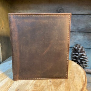 Personalisierte Leder Geldbörse | Übergroße Bi-Fold-Geldbörse | Vatertagsgeschenk | Geschenk für Männer-Sohn-Freund-Partner Geschenk | Graduierung
