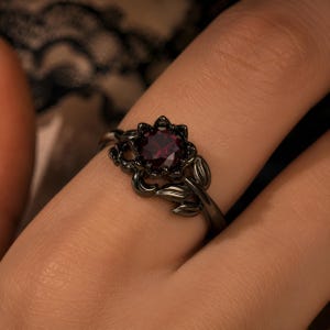 Dark Floral Ring Red Zircon Gothic Ring Black Rose Witchcore Adjustable Open Band Dark Romantic Vampire Jewelry Gift for Her Y2K Alt Jewelry