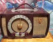 Vintage 1951 Chocolate Brown Bakelite Case Zenith Armstrong Model H724 The Super Triumph Tube Electric Table Radio Works